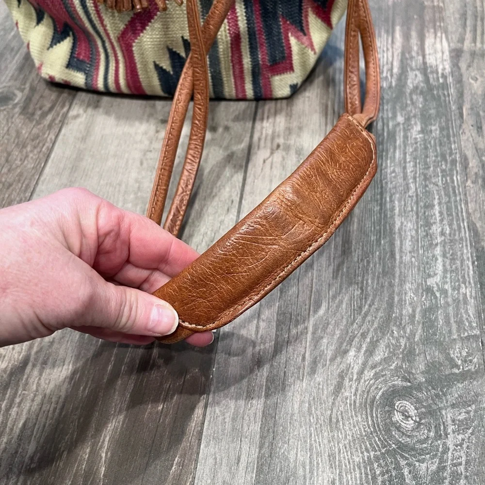 VINTAGE BOHO Western Kilim Crossbody Bucket Bag Leather Embossed Strap & Tassel - Picture 7 of 11